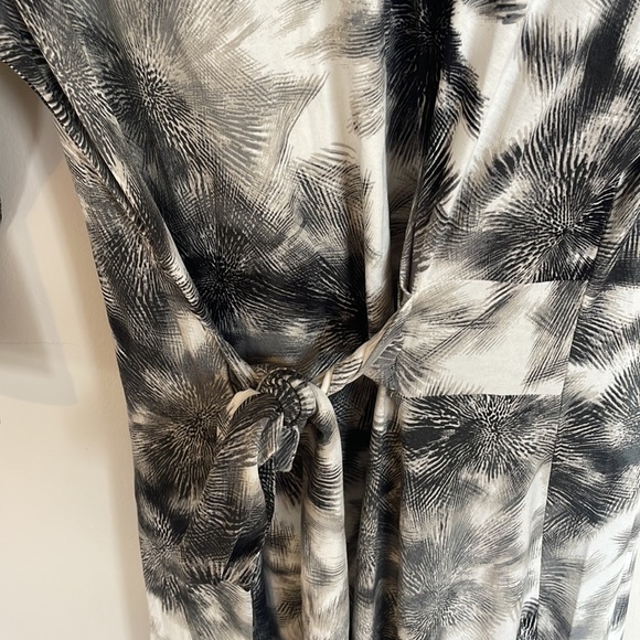 Olsen Black & White Midi Dress - Picture 6 of 7